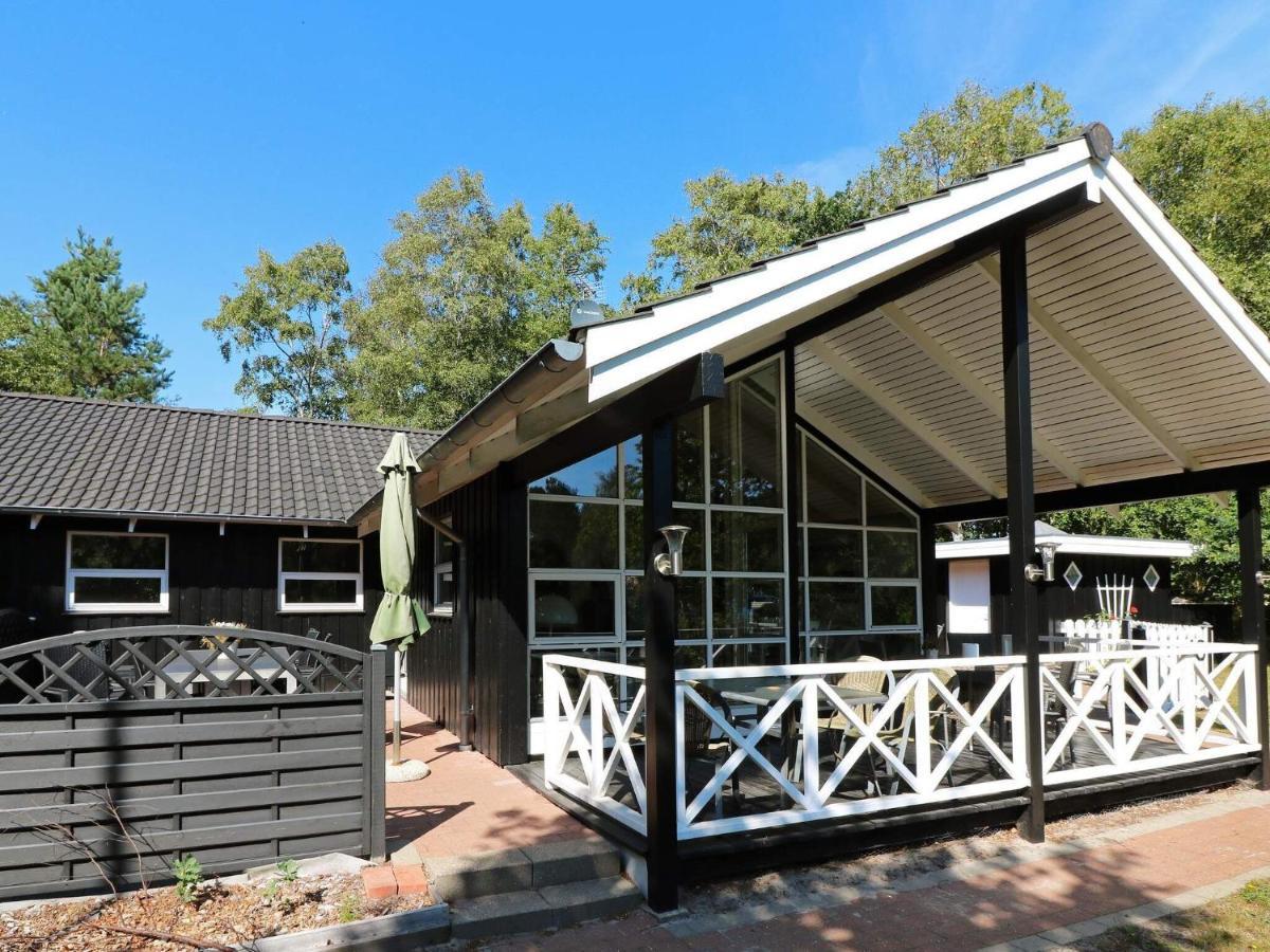 8 Person Holiday Home In Hadsund Экстерьер фото